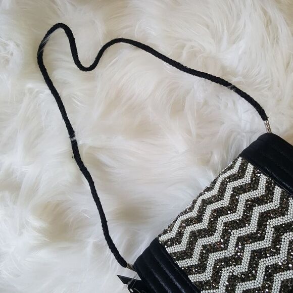 Nina‎ Metallic Druzy Chevron Crossbody Clutch - Picture 2 of 4